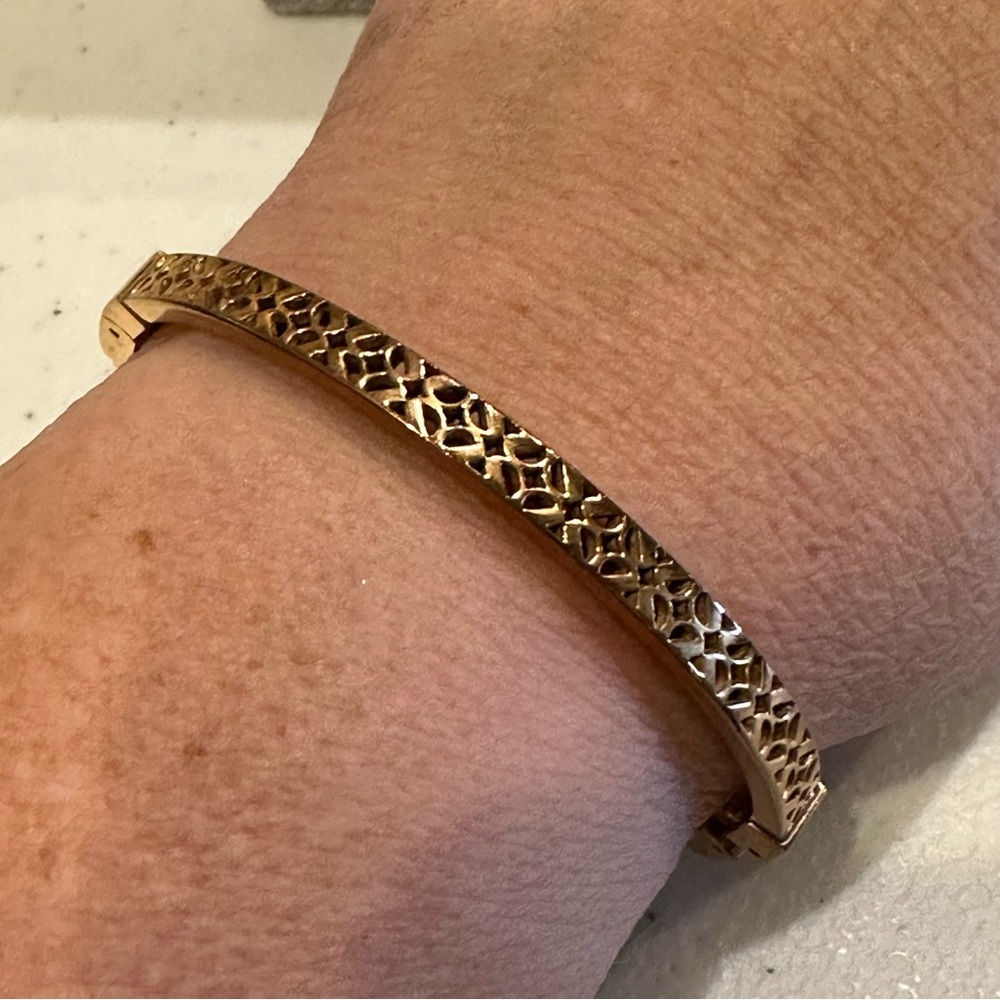 FOSSIL Bracelet hinged bangle w/ cut out design, copper tone